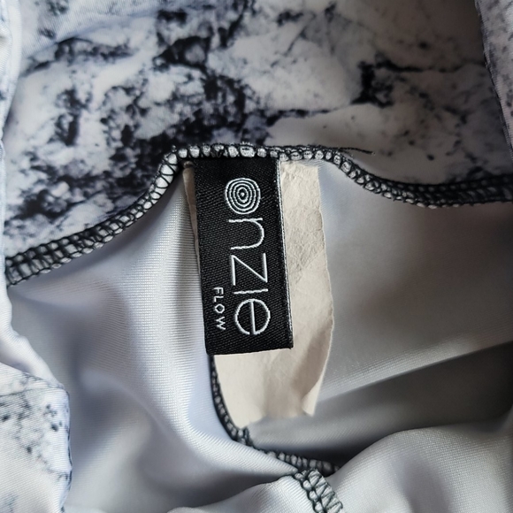 Onzie marble yoga pants - Picture 3 of 3